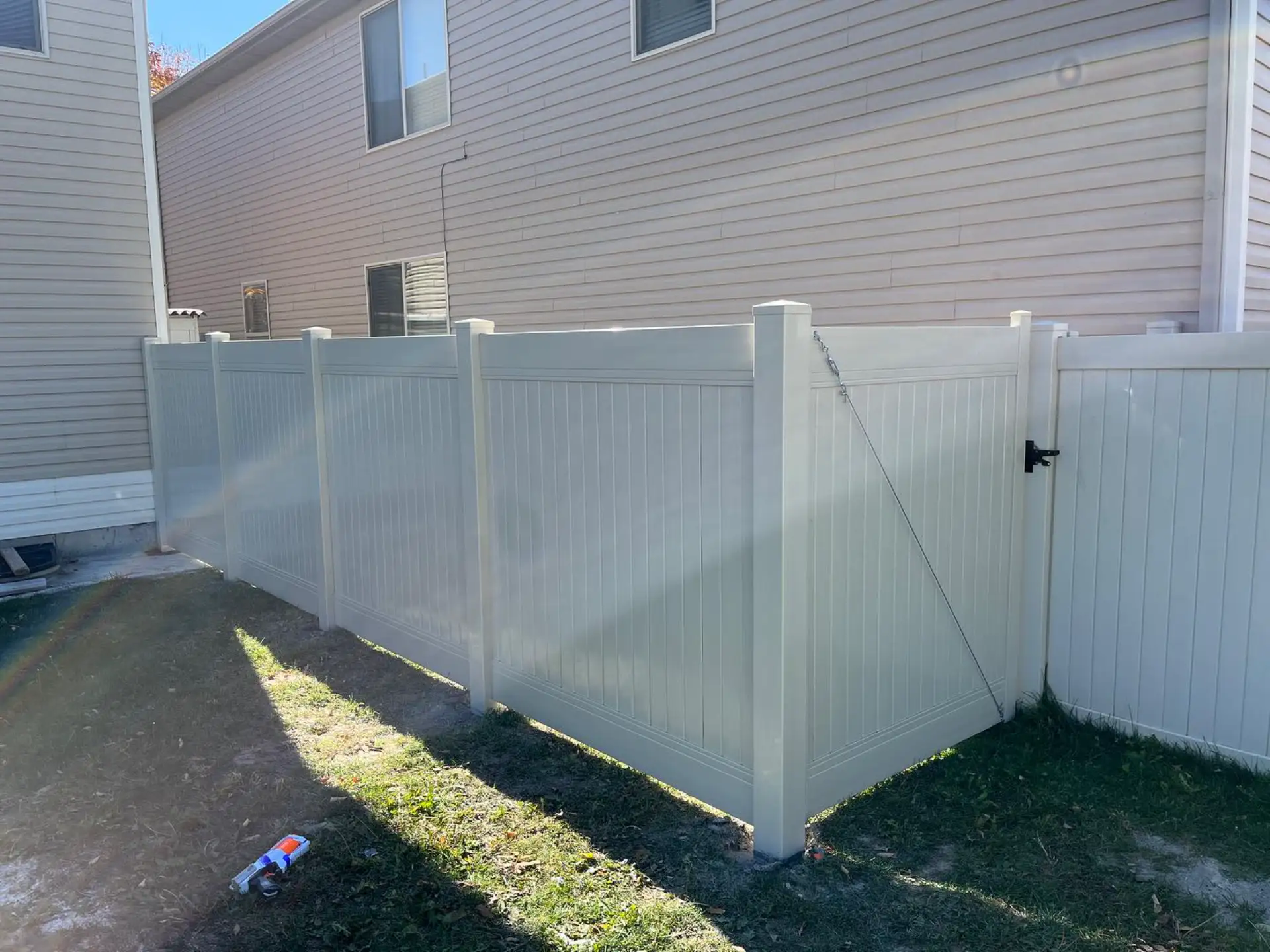Vinyl Fence Installation in Utah County, Utah completed by Frontier Fence